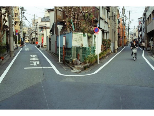 Photograph of a forking road